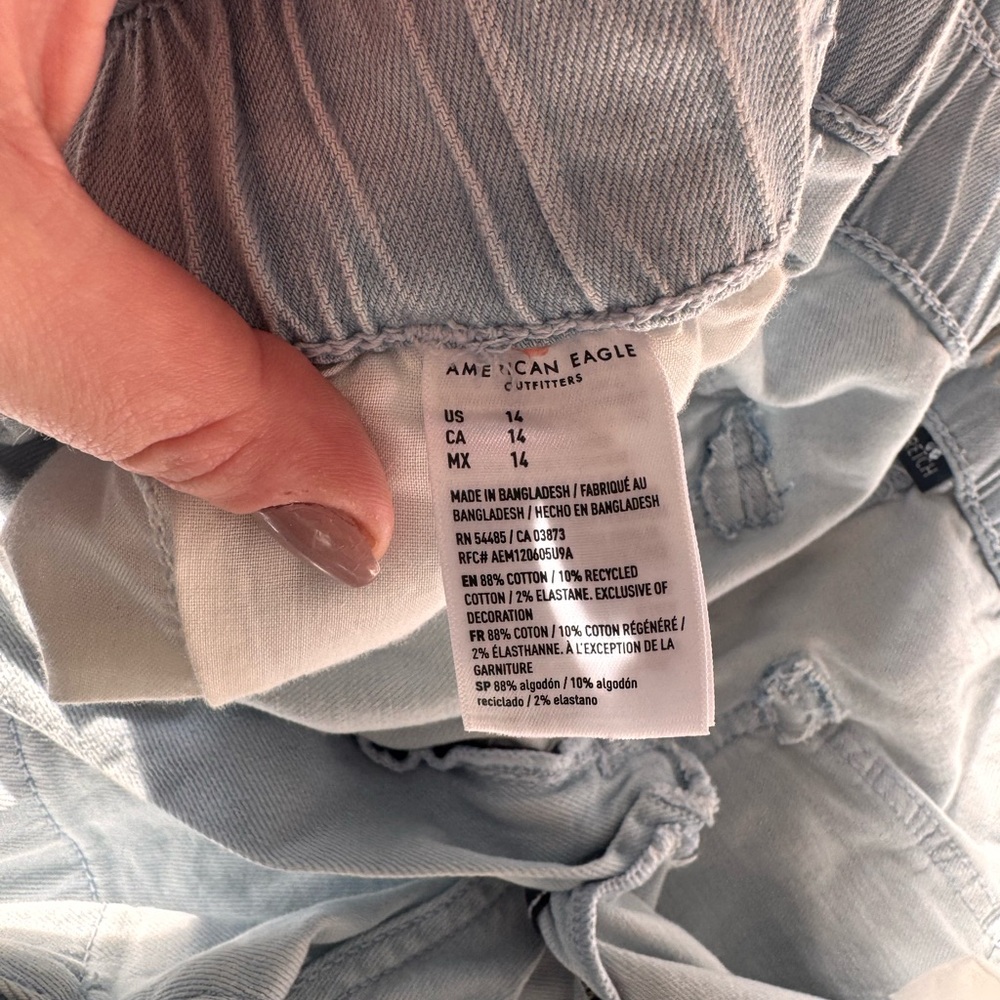 American Eagle Outfitters Mom Shorts - Picture 6 of 6